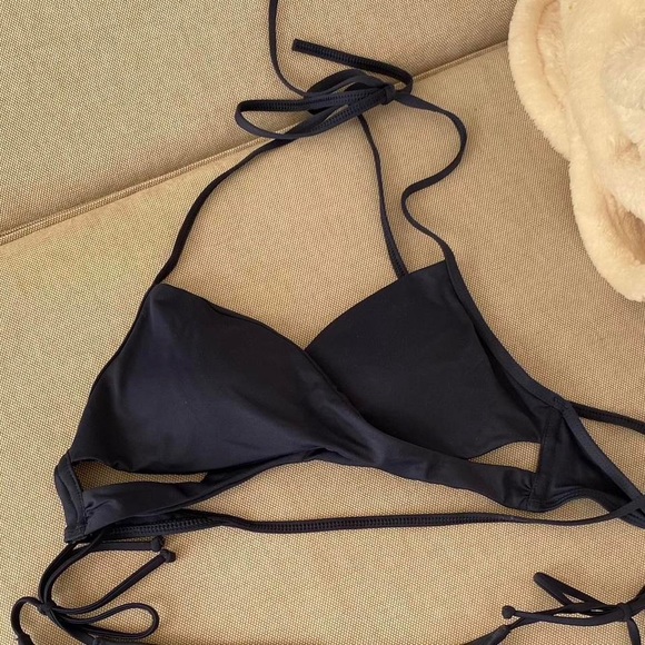 HOLLISTER  navy triangle bikini set size S - Picture 2 of 2